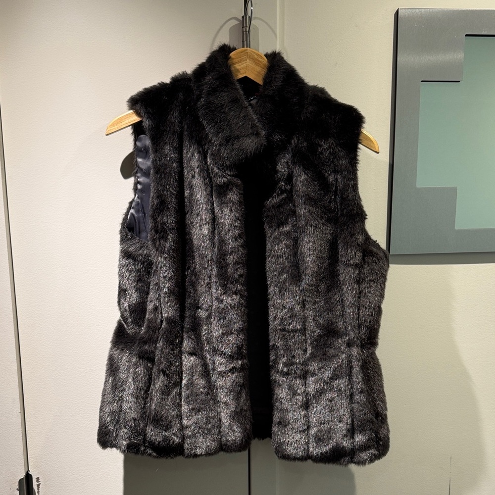 Vintage Banana Republic Women's Black Faux Fur Vest